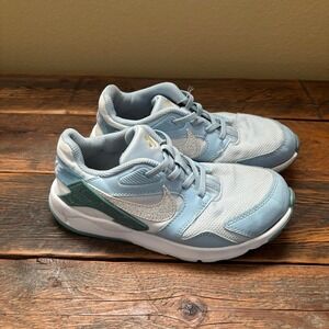 Nike tennis shoes
